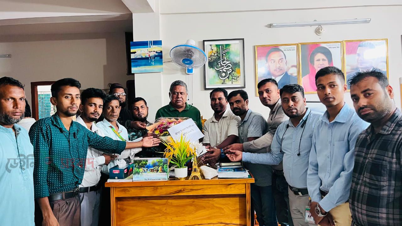 বস্তুনিষ্ঠ সাংবাদিকতা এবং মাদকের বিরুদ্ধে সোচ্চার হওয়ার আহ্বান জানিয়েছেন অধ্যাপক ডা: এস এম রফিকুল ইসলাম বাচ্চু।