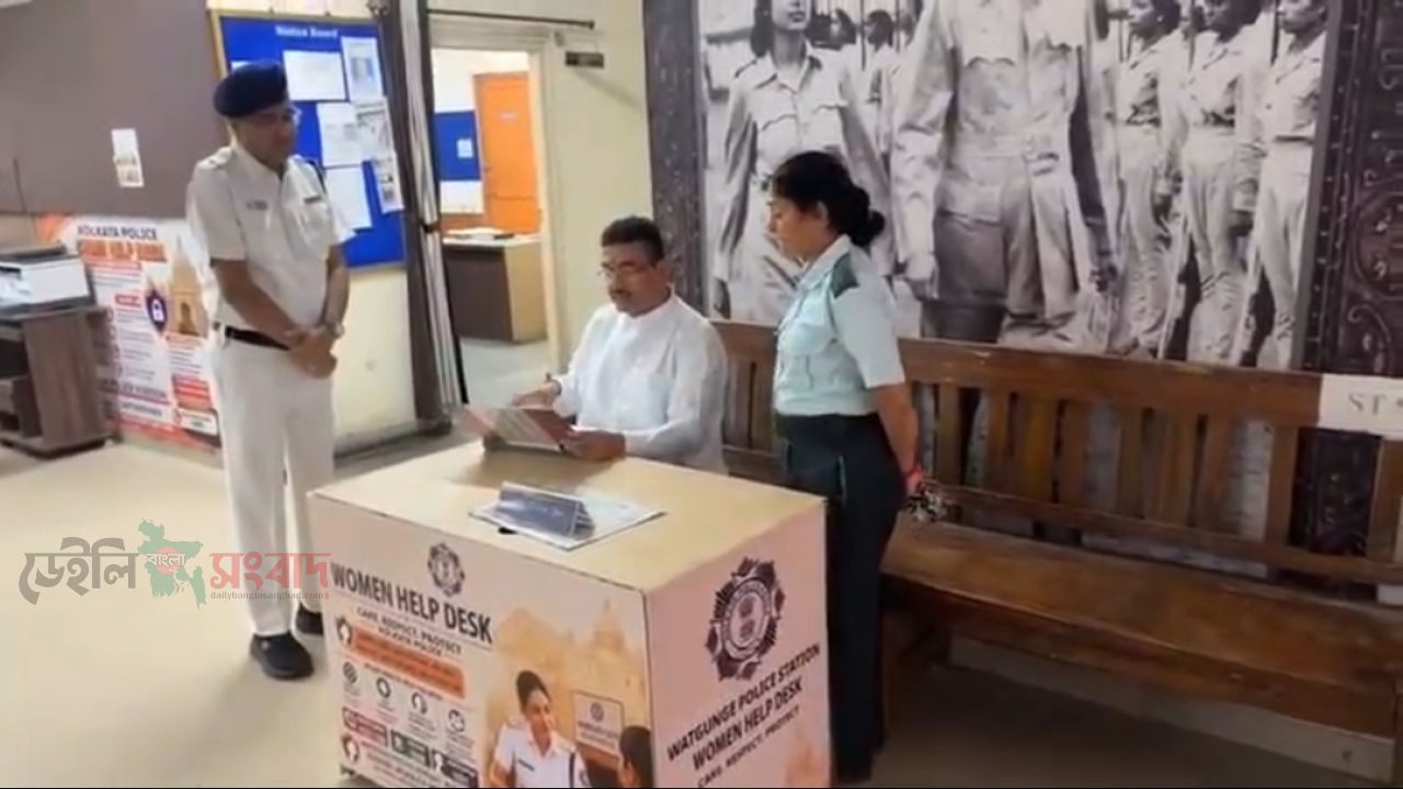 একবালপুর ও ওয়াটগঞ্জ থানায় মুখ্যমন্ত্রী শুভেন্দু অধিকারী- সারপ্রাইজ ভিজিটে পুলিশের কাজকর্ম খতিয়ে দেখলেন।