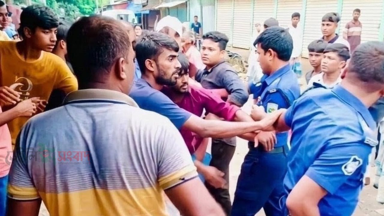 পাবনায় ওয়ারেন্টভুক্ত যুবলীগ নেতাকে ছিনতাই, ভিডিও ছড়িয়ে সোশ্যাল মিডিয়ায় তোলপাড়