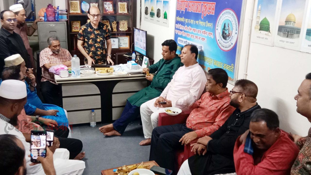 চট্টগ্রামে বেওয়ারিশ মানবসেবা বৃদ্ধাশ্রমের বাসিন্দাদের নিয়ে ‘এক মুঠো ভালোবাসা’ শীর্ষক মানবিক অনুষ্ঠানের আয়োজন করেছে নান্দনিক চট্টলা