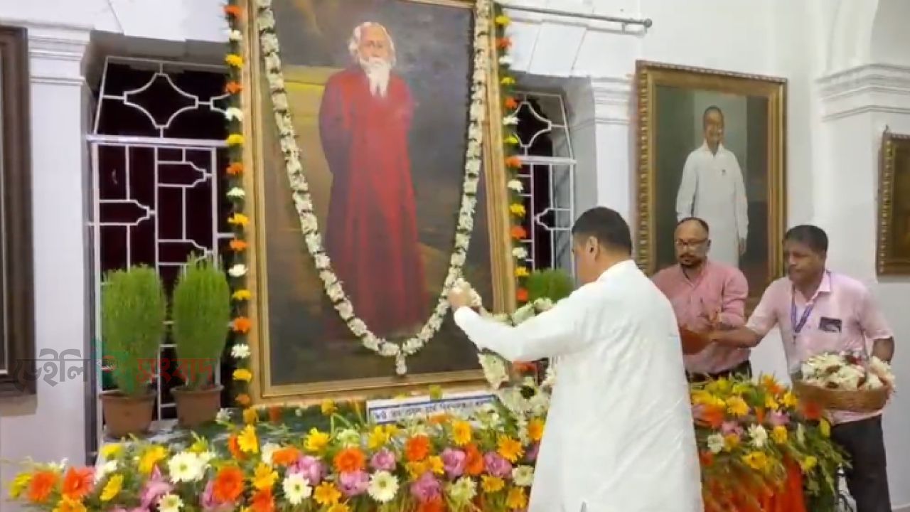 ২২শে শ্রাবণ কবিগুরু রবীন্দ্রনাথ ঠাকুরের প্রয়াণ দিবস, পালিত হচ্ছে কলকাতা সহ শান্তিনিকেতনে। 