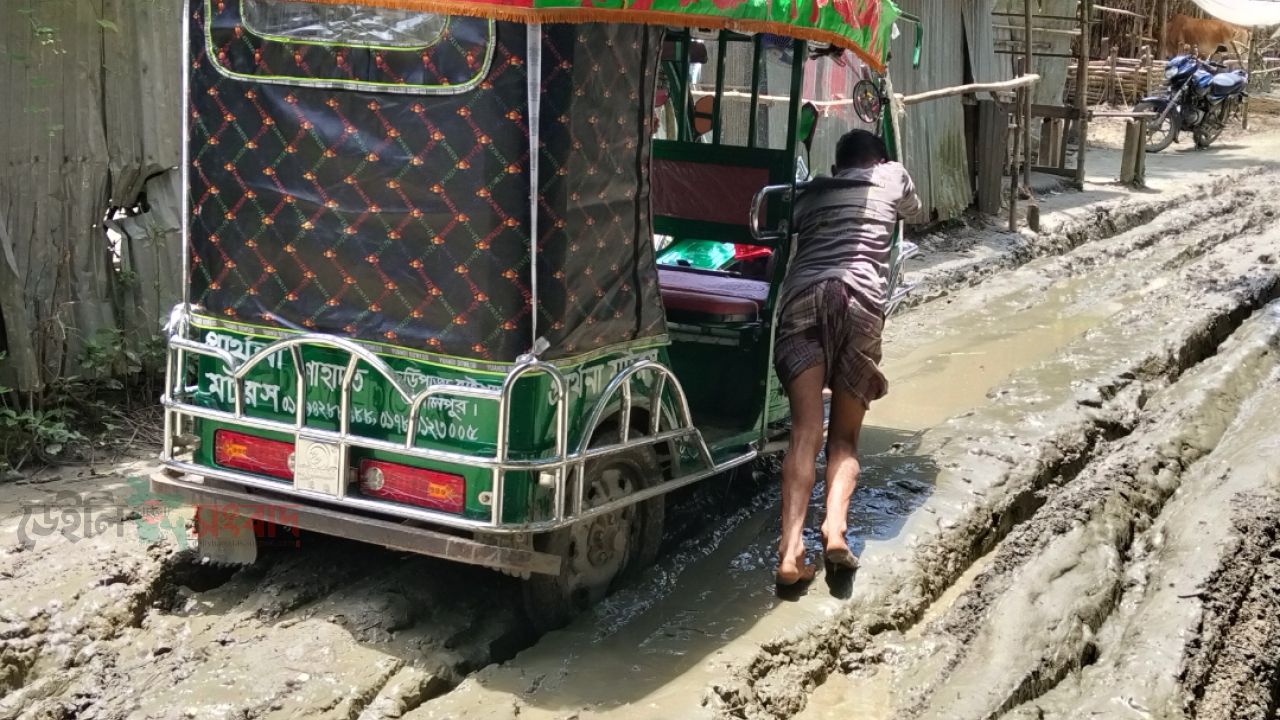 দেওয়ানগঞ্জের বাহাদুরাবাদে সড়কের বেহাল দশা, চরম দুর্ভোগে এলাকাবাসী