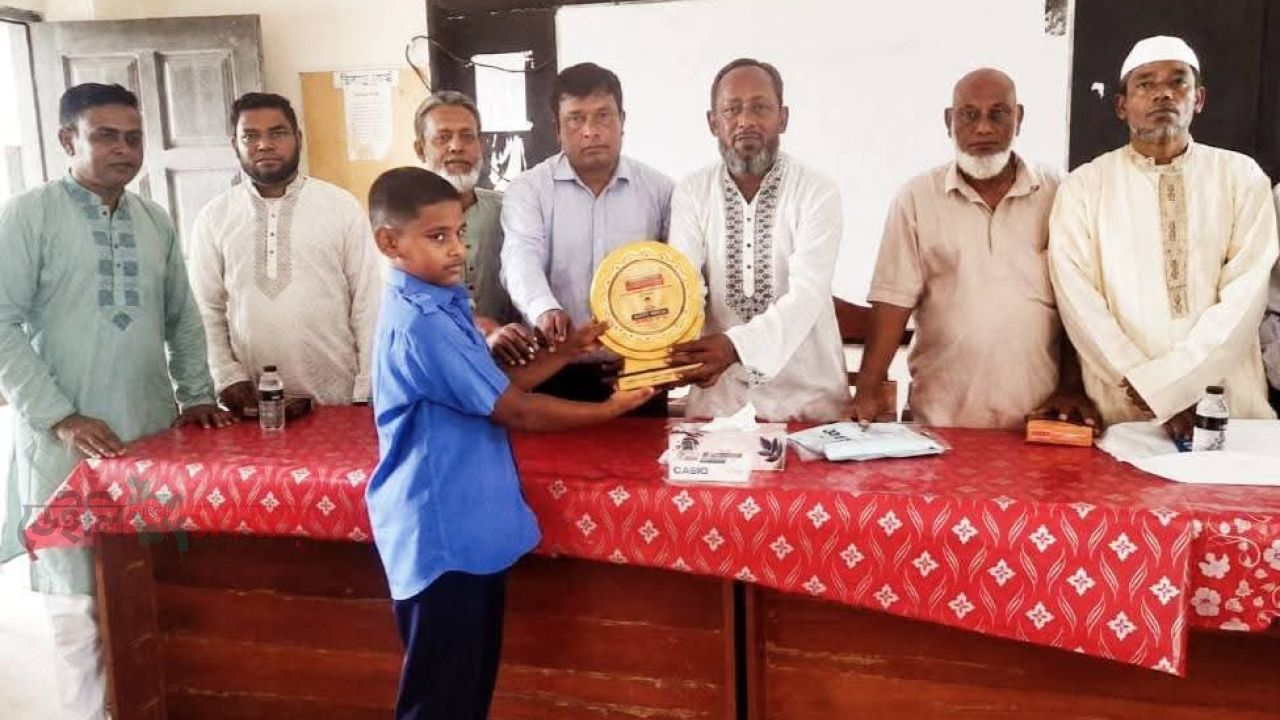 কৃতি শিক্ষার্থী তাহমিদ মানসুর সংবর্ধিত