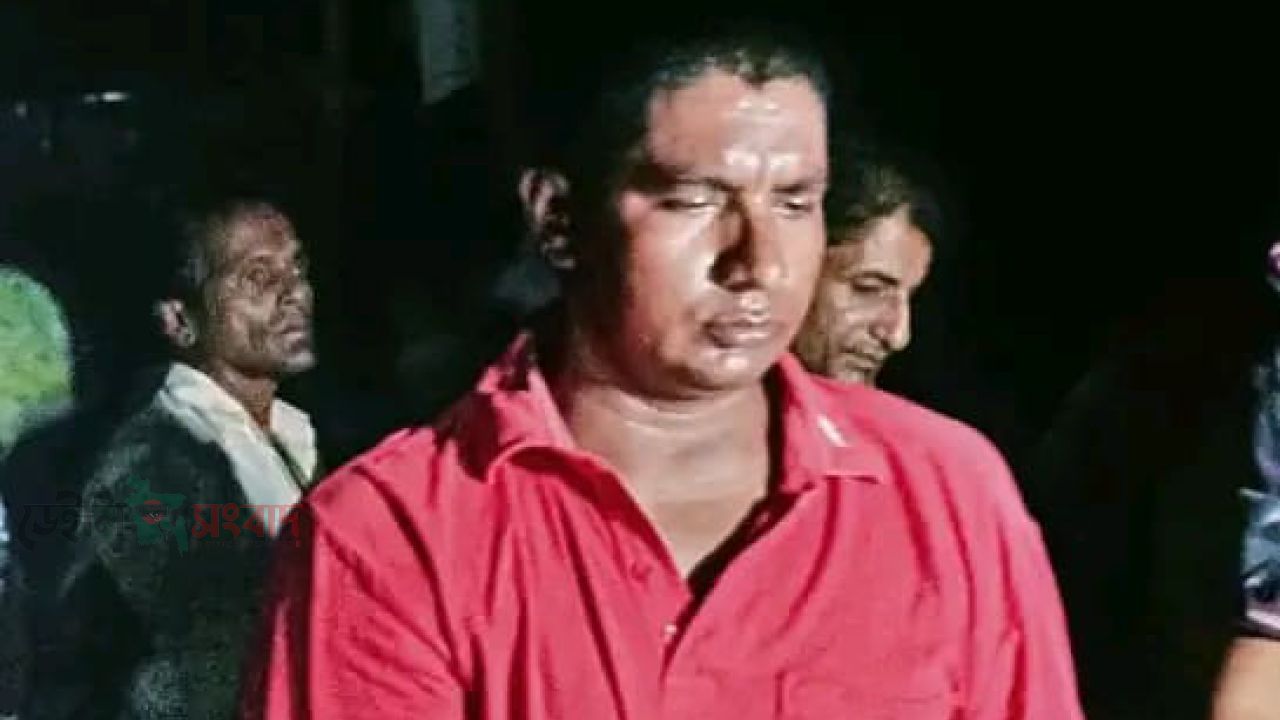 নীলফামারীতে বিজিবির অভিযানে ইয়াবা ও অস্ত্রসহ মাদক ব্যবসায়ী আটক