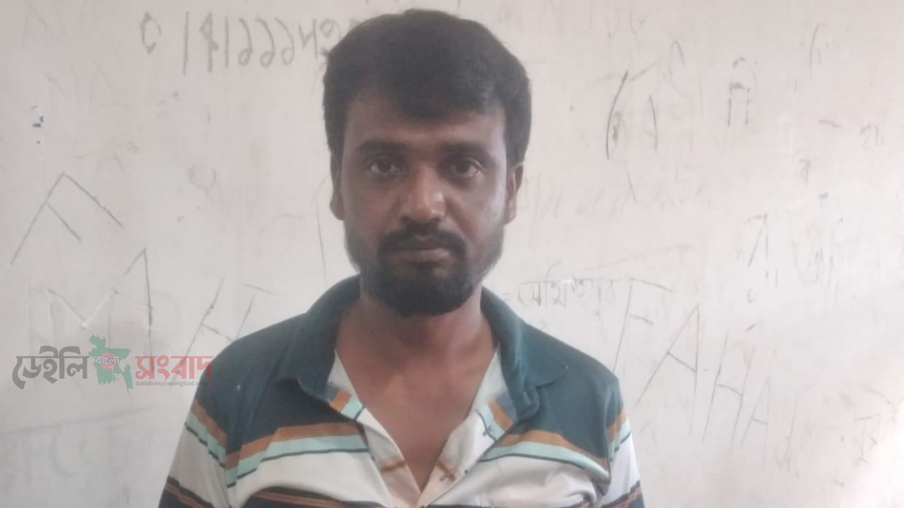 বারহাট্টায় দোকানের ক্যাশবাক্সে ইয়াবা, মালিক আটক