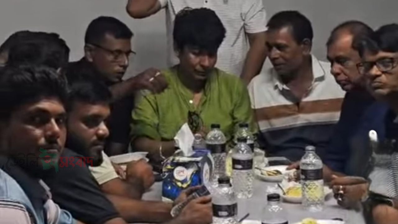 বাগেরহাট-১ আসনে বিএনপির মনোনীত প্রার্থী কপিল কৃষ্ণ মণ্ডলের সঙ্গে নেতাকর্মীদের সৌজন্য সাক্ষাৎ