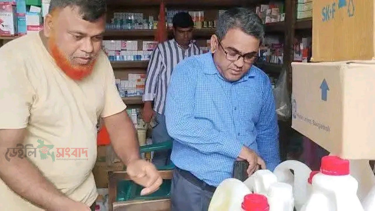 দামুড়হুদায় ভোক্তা অধিকারের অভিযান: ৩ প্রতিষ্ঠানকে ২৫ হাজার টাকা জরিমানা