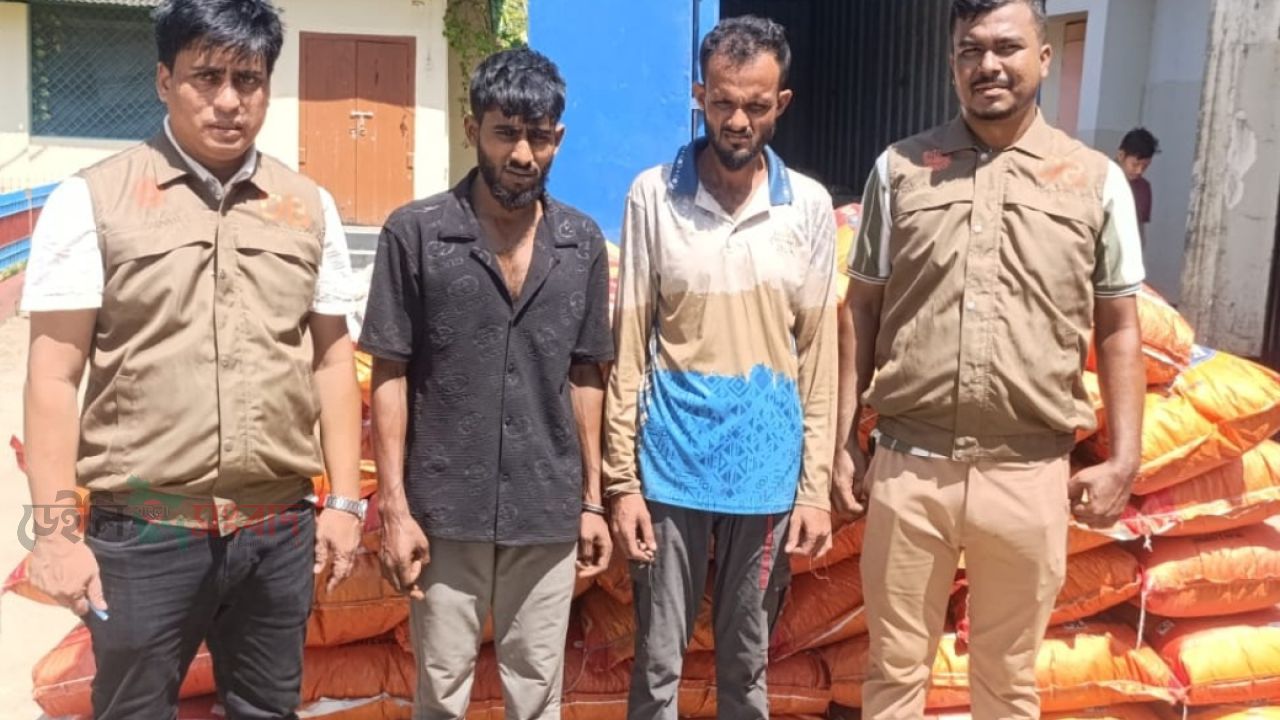 সুনামগঞ্জের বিশ্বম্ভরপুরে ডিবি পুলিশের অভিযানে কাভারভ্যানসহ ২২ লাখ টাকার অবৈধ ভারতীয় জিরা ও ফুচকা উদ্ধার, আটক ২