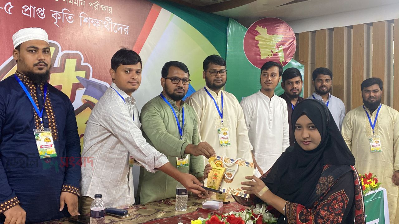 ঝিনাইদহে A+ প্রাপ্ত শিক্ষার্থীদের সংবর্ধনা দিল ছাত্রশিবির
