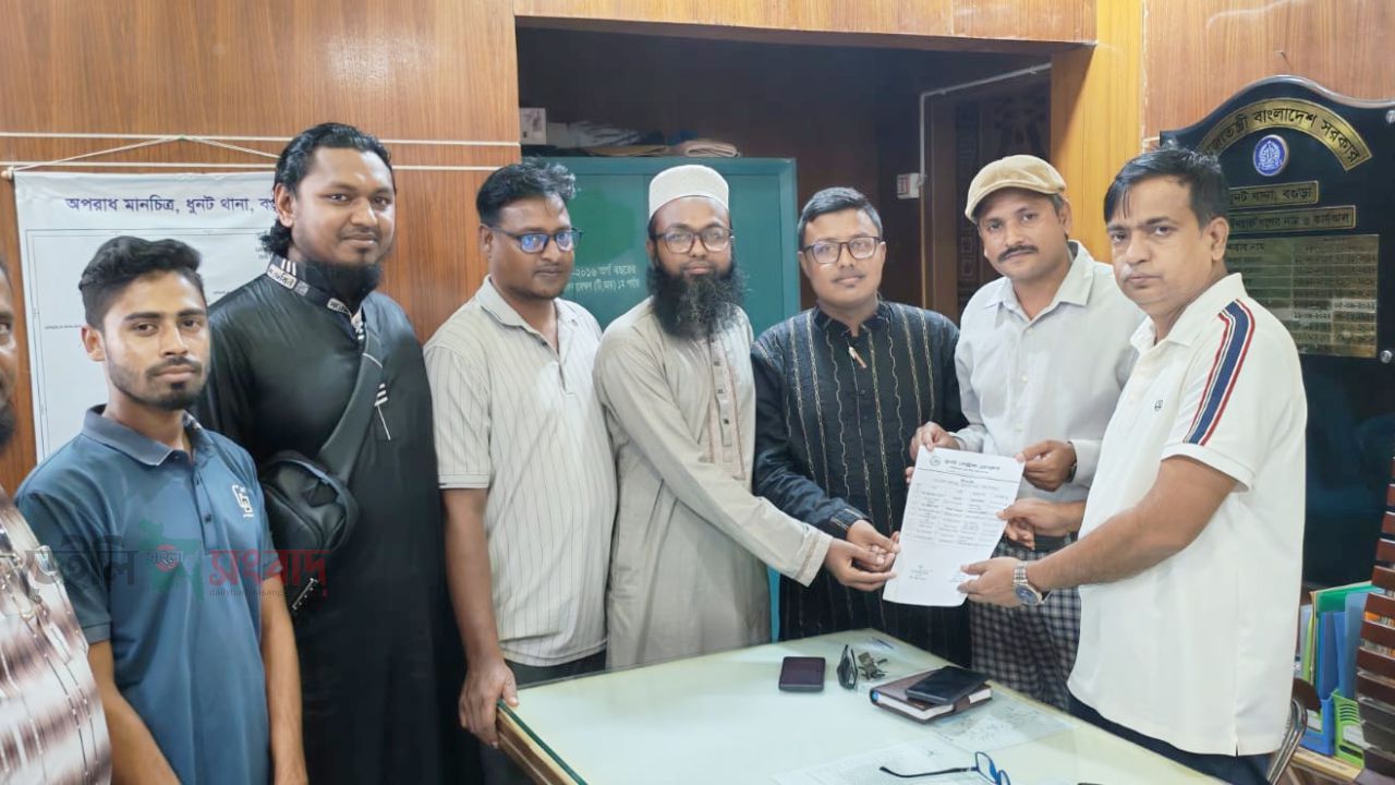 ধুনট সেন্ট্রাল প্রেসক্লাবের সদস্যদের থানা অফিসার ইনচার্জের (ওসি) সঙ্গে সৌজন্য সাক্ষাৎ