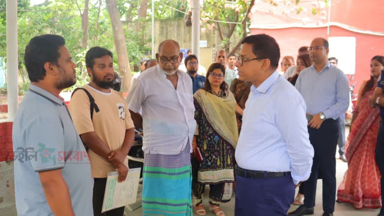নারায়ণগঞ্জে বিভিন্ন সরকারি দপ্তর ও শিক্ষা প্রতিষ্ঠান পরিদর্শন। 