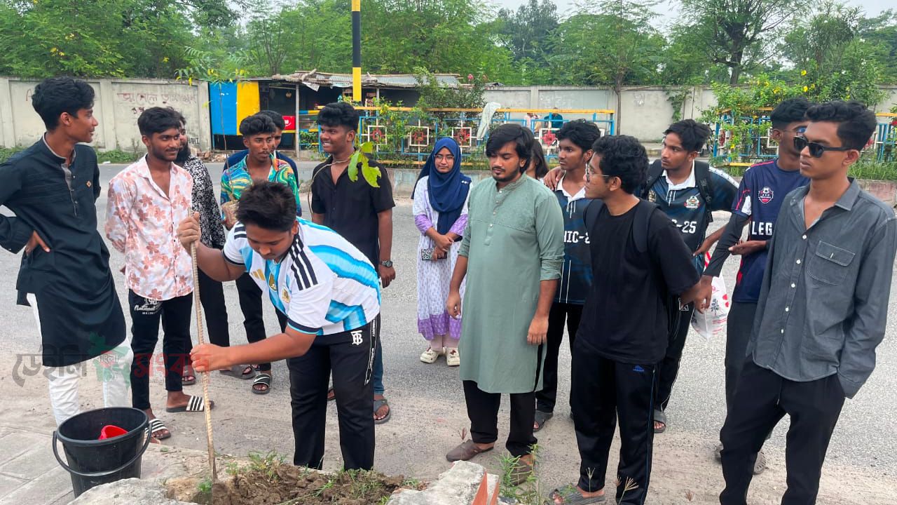 বৃক্ষ রোপনে সাজাই দেশ সবার আগে বাংলাদেশ