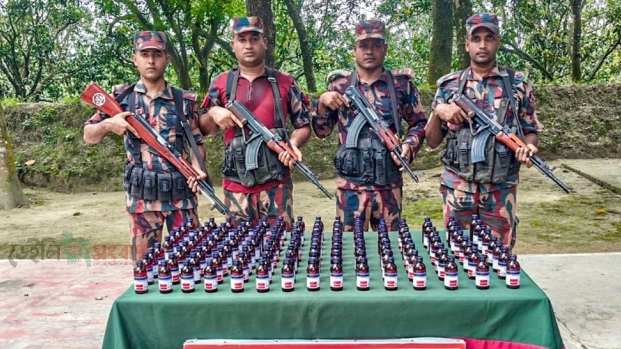 সীমান্তে ৫৩ বিজিবির অভিযানে ভারতীয় এস্কাফ সিরাপ জব্দ