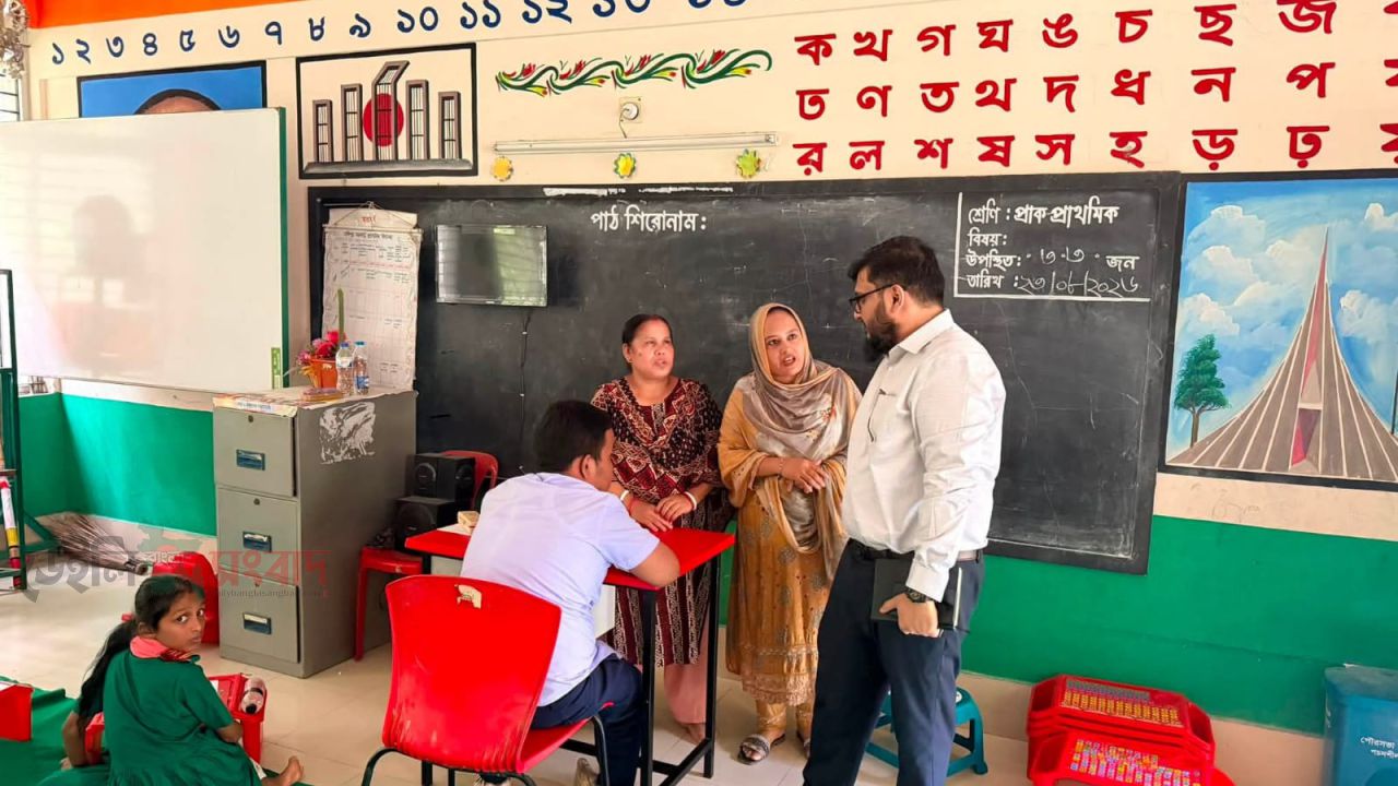 কালিয়াকৈরে শিক্ষার মান উন্নয়নে শ্রেণিকক্ষের পরিবেশসহ সার্বিক শিক্ষার মান পর্যবেক্ষণ করেন ইউএনও