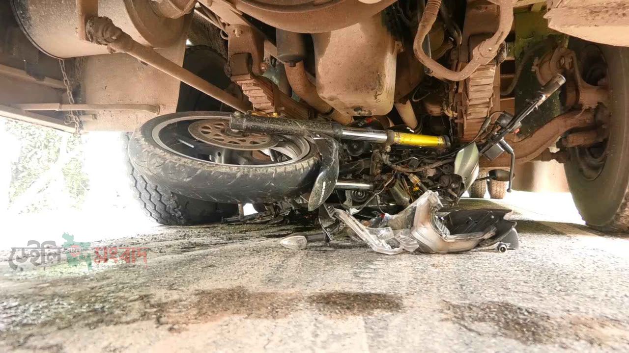 ঝিনাইদহে বাইপাসে বাসচাপায় স্ত্রী নিহত, সেনাসদস্য স্বামী আহত