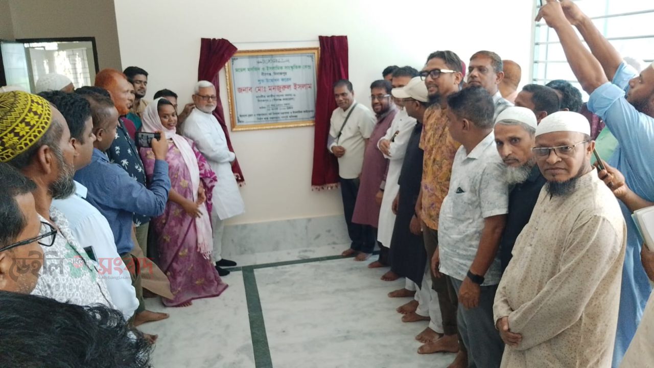 বীরগঞ্জে মডেল মসজিদ উদ্বোধন