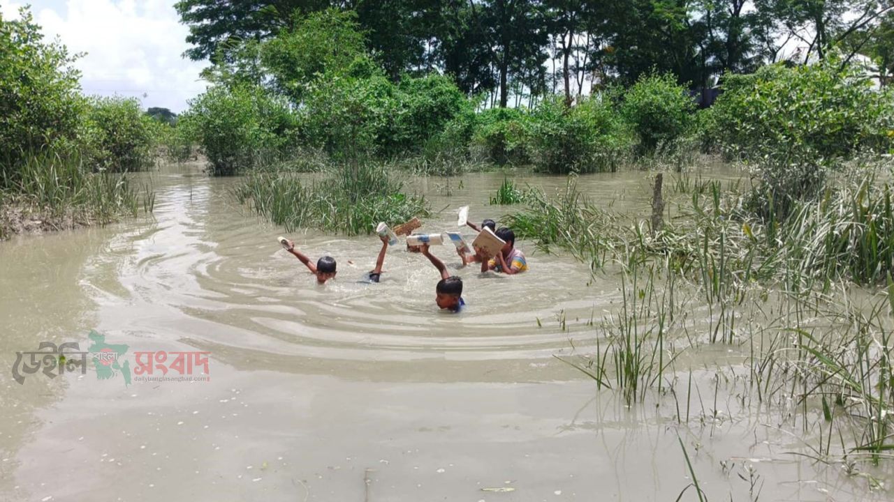 চরকারফারমার শিশুদের আকুতি: 'আমরা সাঁতরে নয়, হেঁটে স্কুলে যেতে চাই'