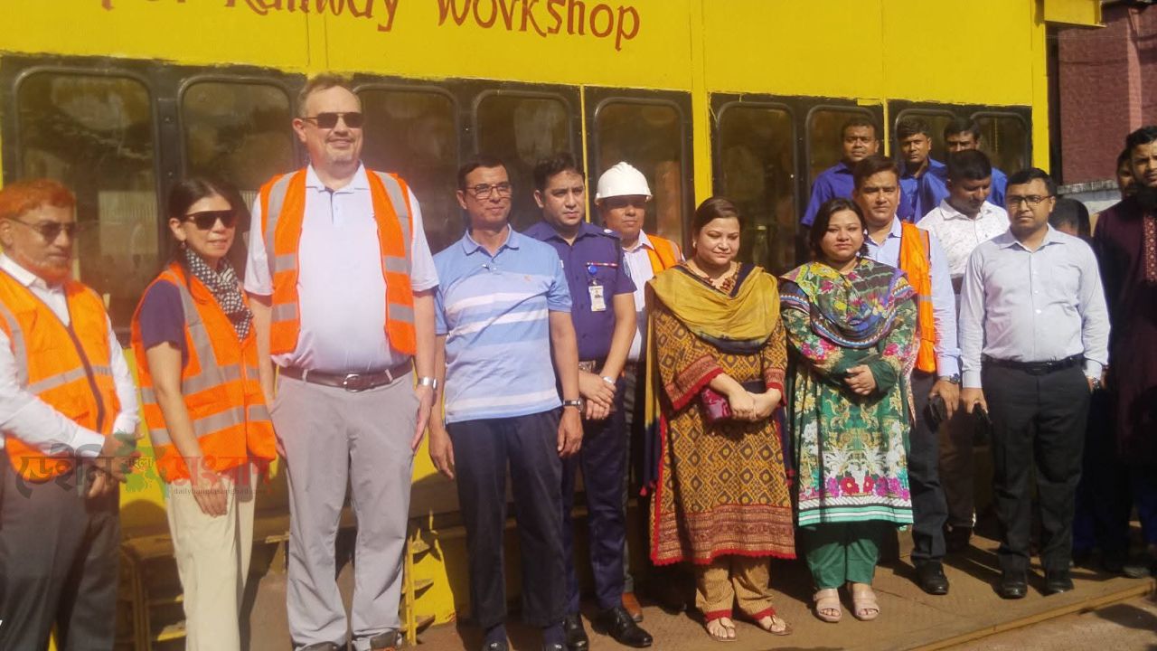 দিনাজপুরে কান্তজীউ মন্দির ও নয়াবাদ মসজিদ পরিদর্শনে মার্কিন রাষ্ট্রদূত