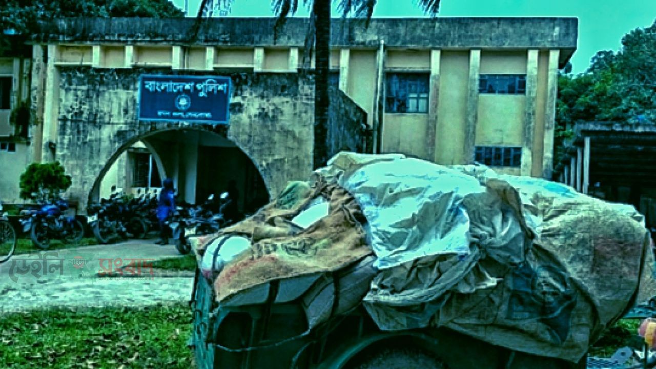 মদনে সরকারি চাল পাচারের অভিযোগে ২ জন আটক, জব্দ ১০০ বস্তা