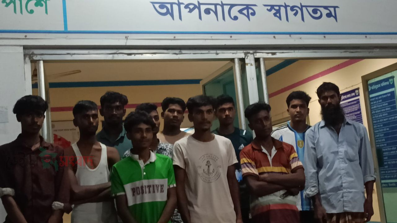 বেড়ায় হুরা নদীতে নৌকায় সাউন্ডবক্সের তান্ডব: ভ্রাম্যমাণ আদালতে ১২ যুবকের অর্থদণ্ড