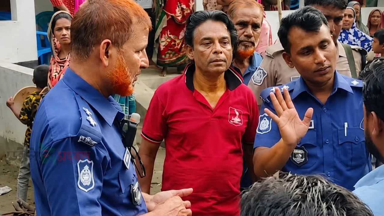 দ্বিতীয় বিয়ে নিয়ে বিরোধ সরিষিবাড়ীতে প্রথম স্ত্রীর লোকজন অপহরণ করে জমি লিখে নেওয়ার চেষ্টা 
