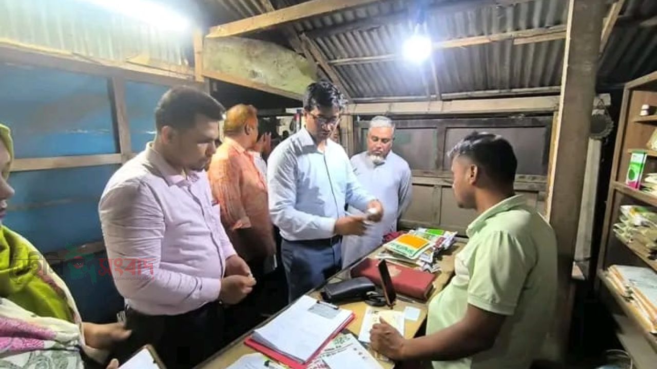বারহাট্টায় অতিরিক্ত মূল্যে  সার বিক্রি, দুই জনকে জরিমানা করায় হয়