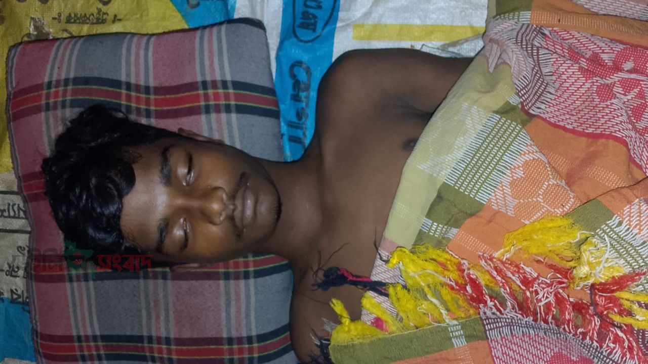 নওগাঁয় খেলাধুলার সময় বজ্রপাতে প্রাণ গেল এক কিশোরের