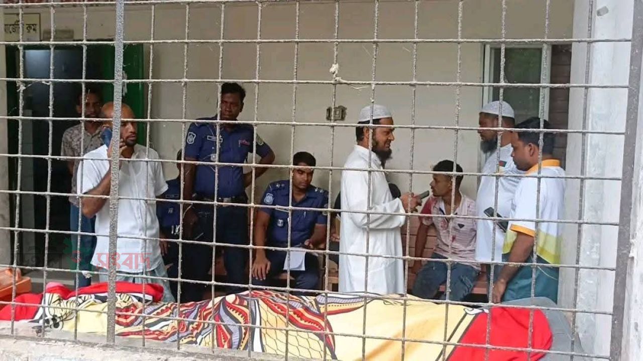 সকালের চা খেতে ডাক, বাবার প্রাণ গেল ছেলের বটির কোপে