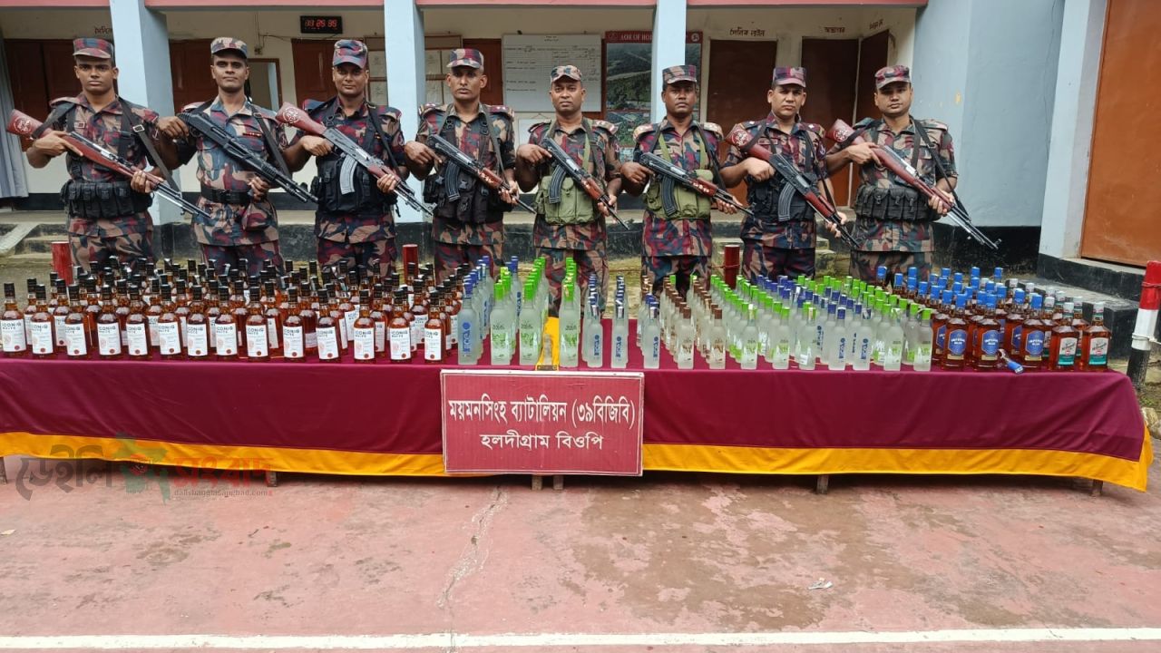 ঝিনাইগাতী সীমান্তবর্তী এলাকায় বিজিবির অভিযানে মাদক উদ্ধার চোরাকারবারী পলাতক 