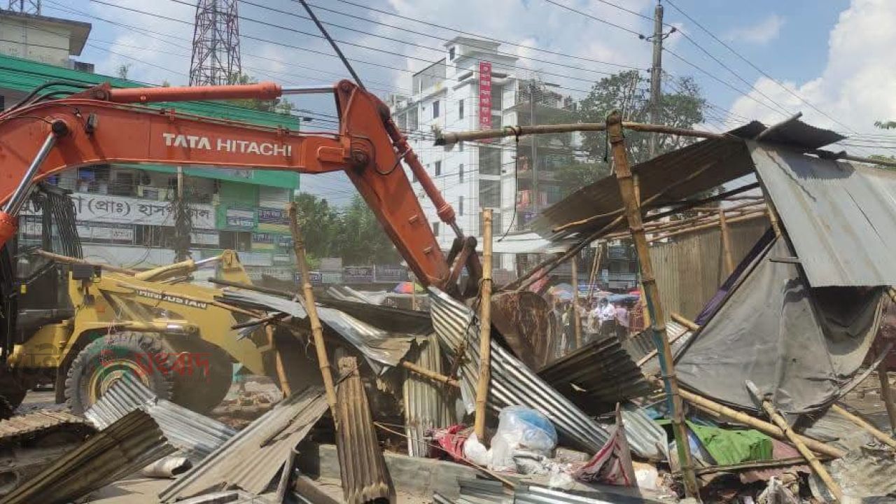 ফরিদপুরে সওজের জমি ও মেডিকেল কলেজ হাসপাতাল এলাকায় উচ্ছেদ অভিযান