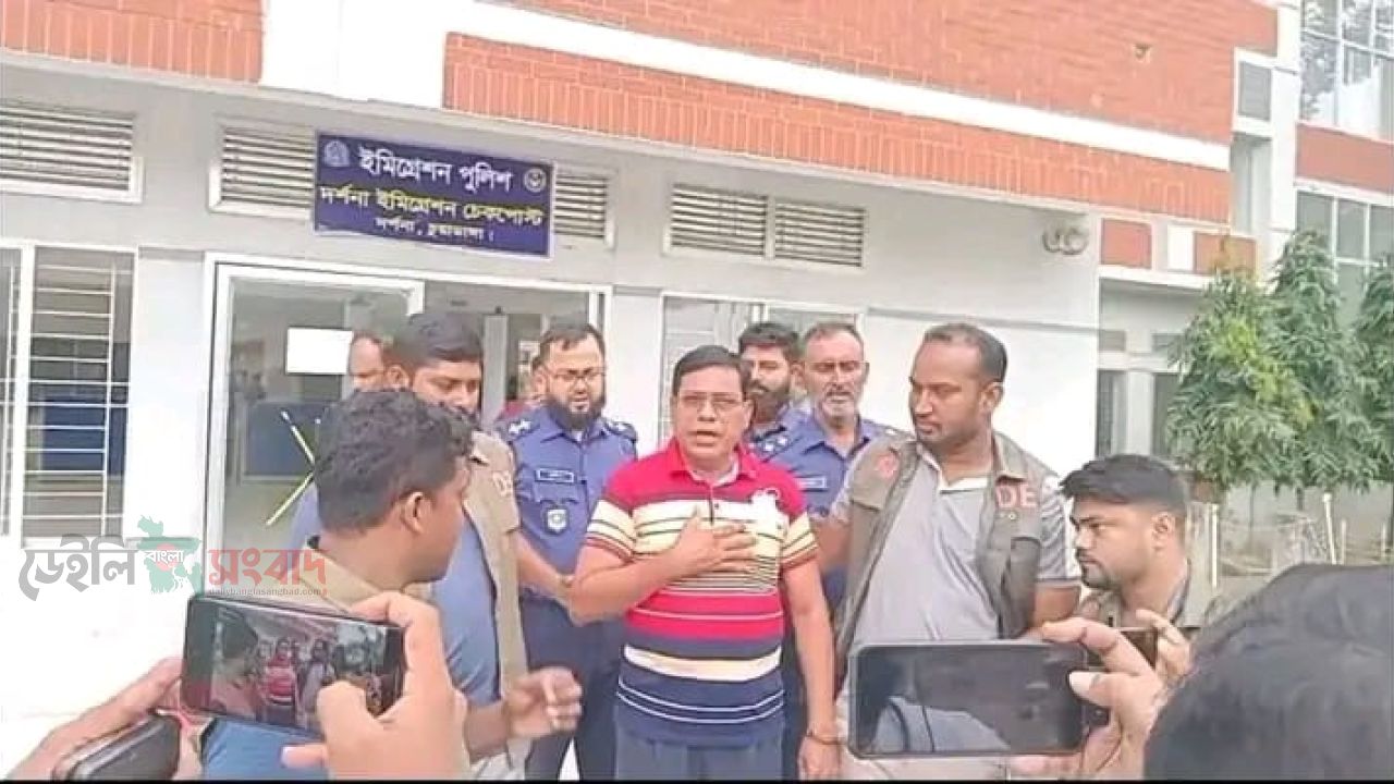 ভারতে যাওয়ার পথে দর্শনা চেকপোস্টে মেহেরপুর আওয়ামী লীগ নেতা গ্রেপ্তার