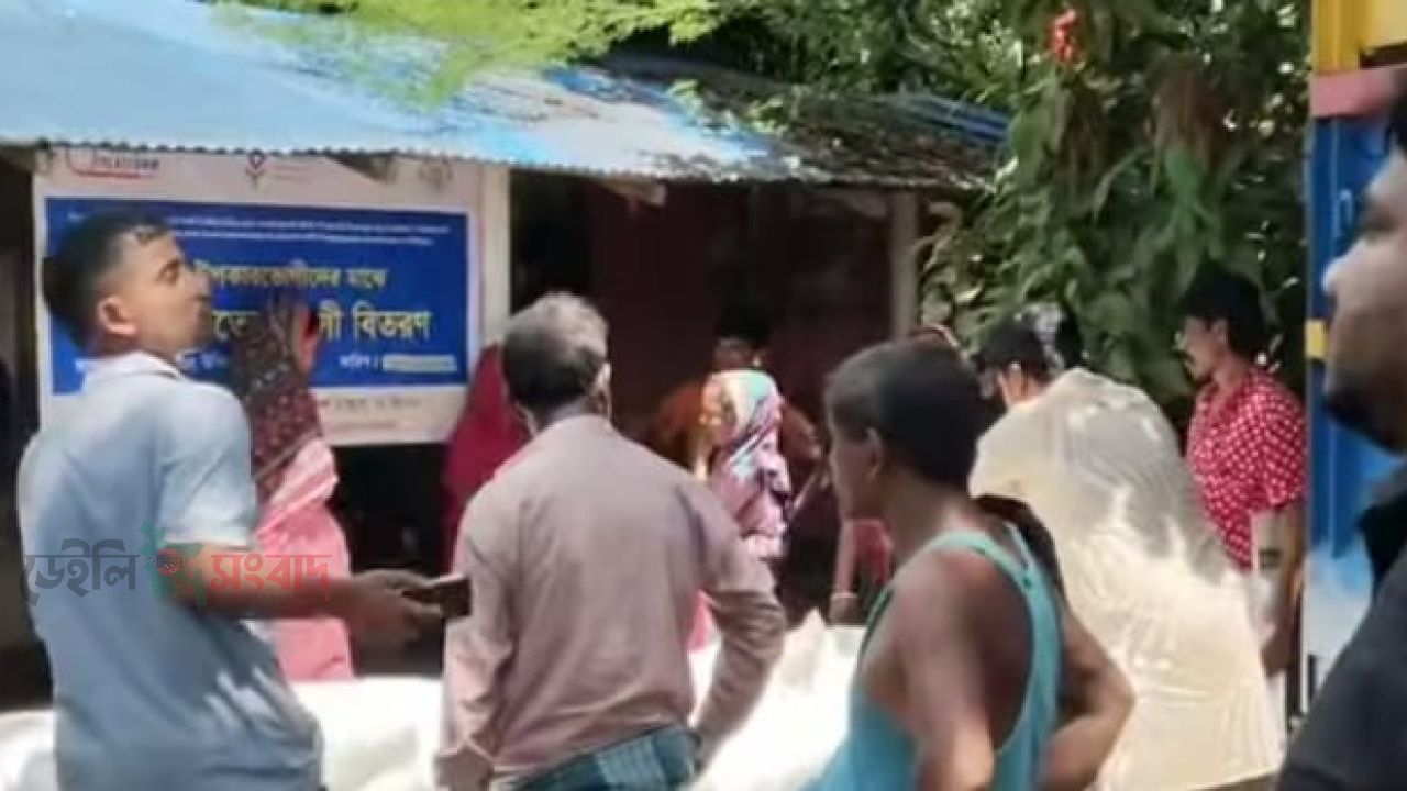 বিতর্কিত  এন,জি,ও সংস্থা মুক্তি কক্সবাজারের  মানবতার পাতানো ফাঁদে উখিয়ার দুইশত পরিবার