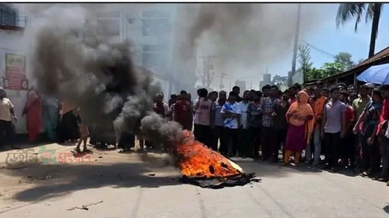 বকেয়া বেতন পরিশোধের দাবিতে বিক্ষোভ ও প্রতিবাদ সমাবেশ করেছেন হানি ওয়েল গার্মেন্টস লিমিটেডের শ্রমিকরা 