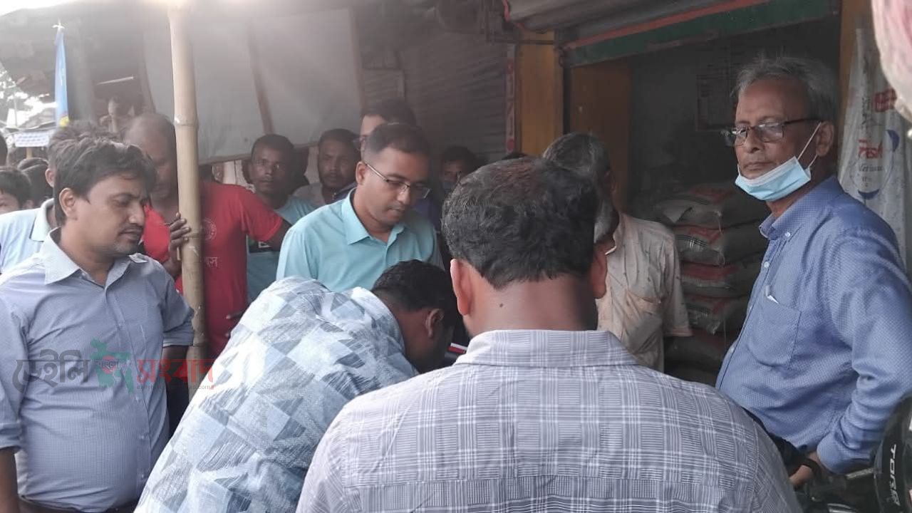 চাঁদের হাটে নিষিদ্ধ পলিথিনবিরোধী অভিযান, ৩৫ কেজি পলিথিন জব্দ
