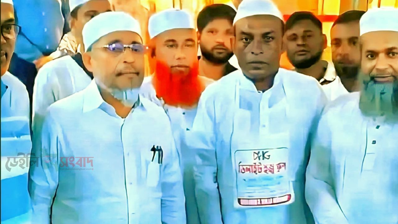 বাবরের অর্থায়নে ওমরাহ যাচ্ছেন ৪৭ নেতাকর্মী