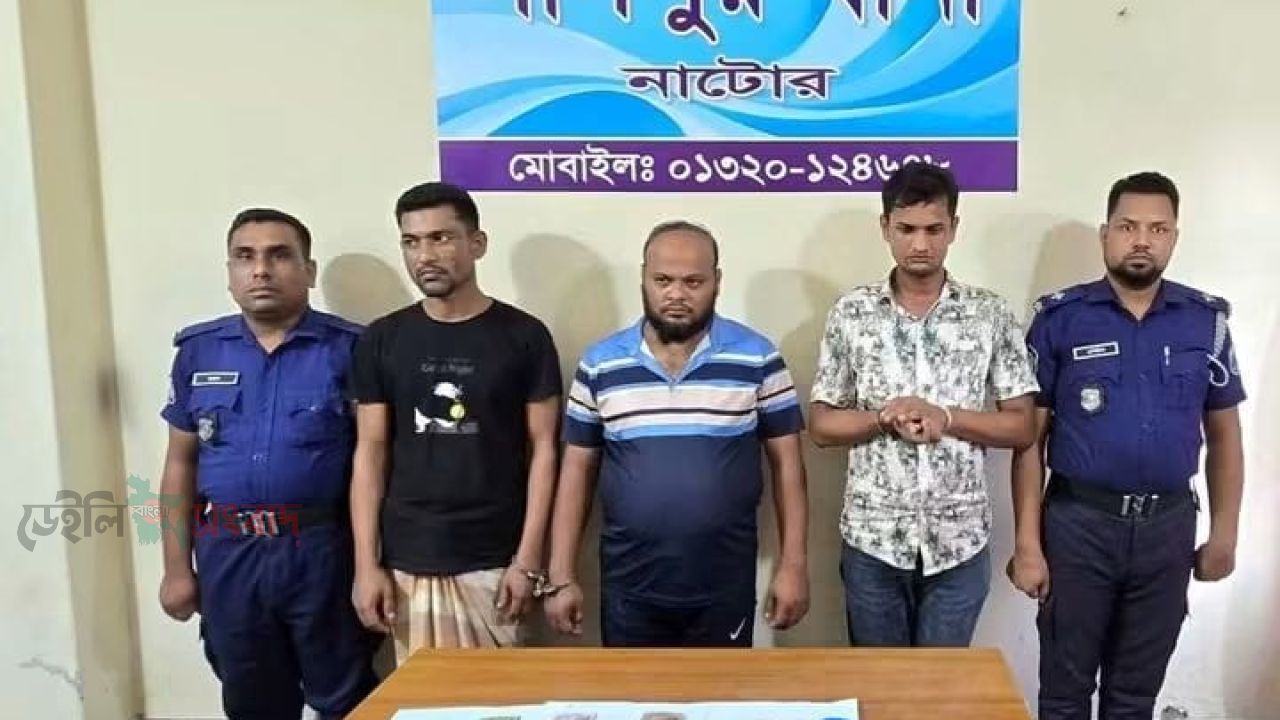 লালপুরে ১০৬ ইয়াবাসহ পুলিশ সদস্যসহ গ্রেপ্তার ৩