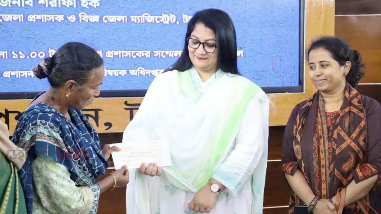 স্বচ্ছতা ও উন্নয়ন: টাঙ্গাইলে ১১২ মহিলা সমিতিতে সাড়ে ২৪ লাখ টাকার অনুদান বিতরণ