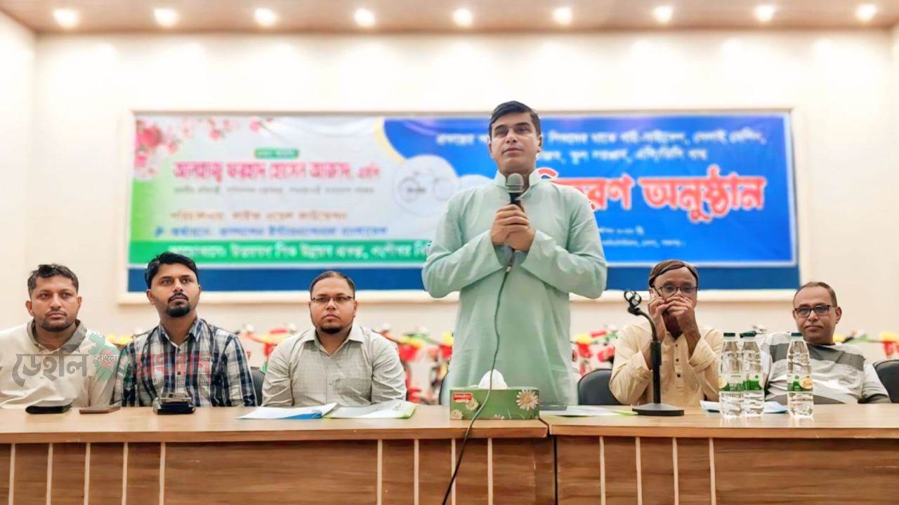 বোদায় অসহায় ও ক্ষতিগ্রস্তদের পাশে সরকার, সহায়তা বিতরণে প্রতিমন্ত্রী ফরহাদ হোসেন আজাদ