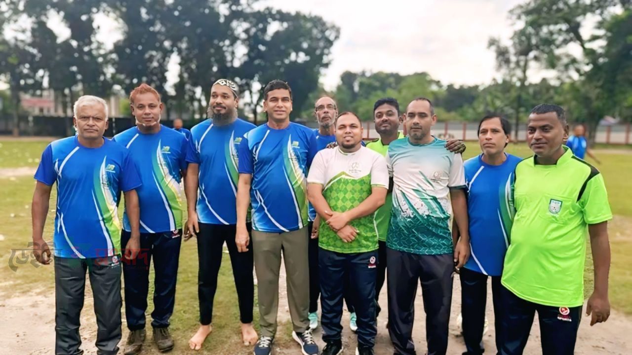 বোদার মাঠে ফিরল ক্রীড়ার আমেজ, খেলায় নামলেন প্রতিমন্ত্রী ফরহাদ হোসেন আজাদ