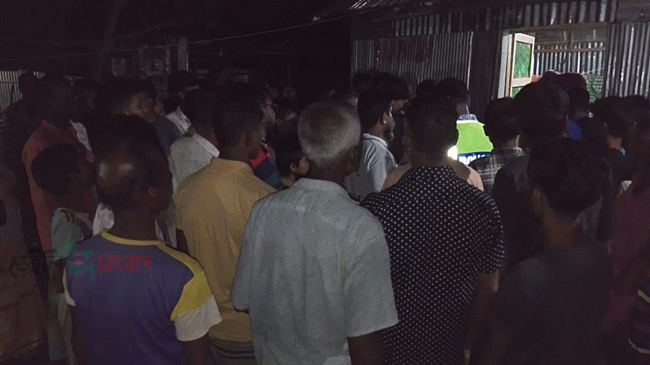বাবার বুকে ছেলের চাকু: পীরগাছায় মর্মান্তিক হত্যাকাণ্ড