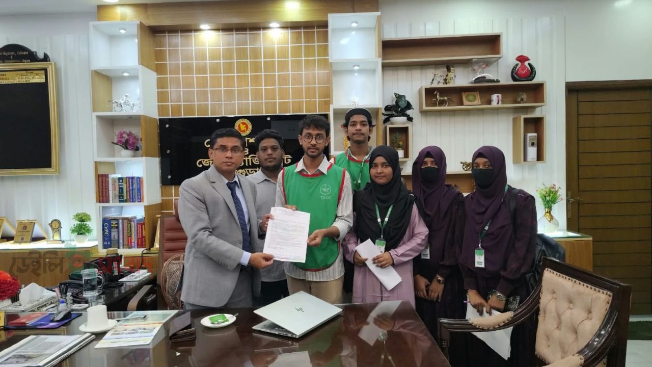 বিশ্ব নদী দিবসে বগুড়ায় তীরের মানববন্ধন, জেলা প্রশাসকের কাছে স্মারকলিপি