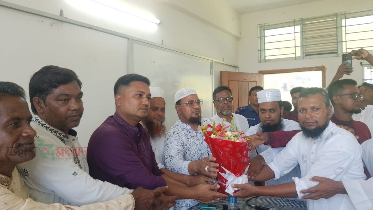 অনেক দিন পর এডহক কমিটির গঠিত হয়েছে সভাপতি হিসেবে নয় শাসক নয়, সেবক (খাদেম)