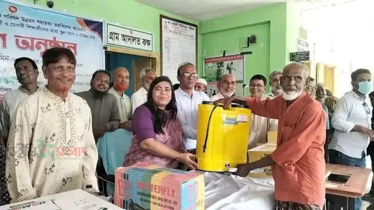 দামুড়হুদা হাউলী ইউনিয়ন পরিষদের উন্নয়ন সামগ্রী ও শিক্ষা উপকরণ বিতরণ