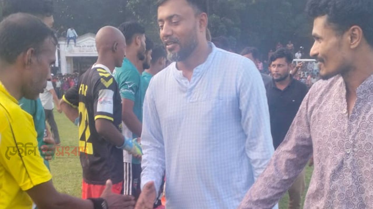 নীলফামারীর জলঢাকা মীর গঞ্জে  হলো খেলোয়াড় কল্যাণ সমিতি আয়োজিত লক্ষ টাকা প্রাইজমানি ফুটবল টুর্নামেন্ট-২০২৬-এর মেগা ফাইনাল।