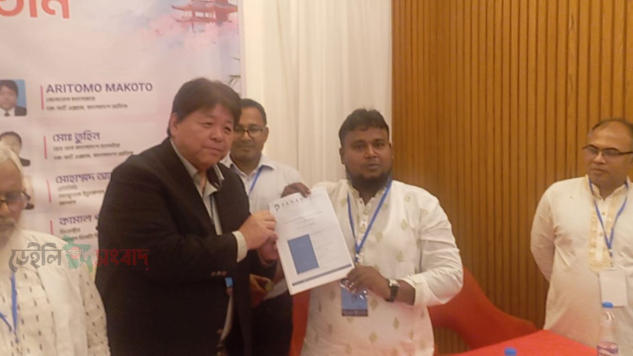 নারায়ণগঞ্জের সাইনবোর্ডে 