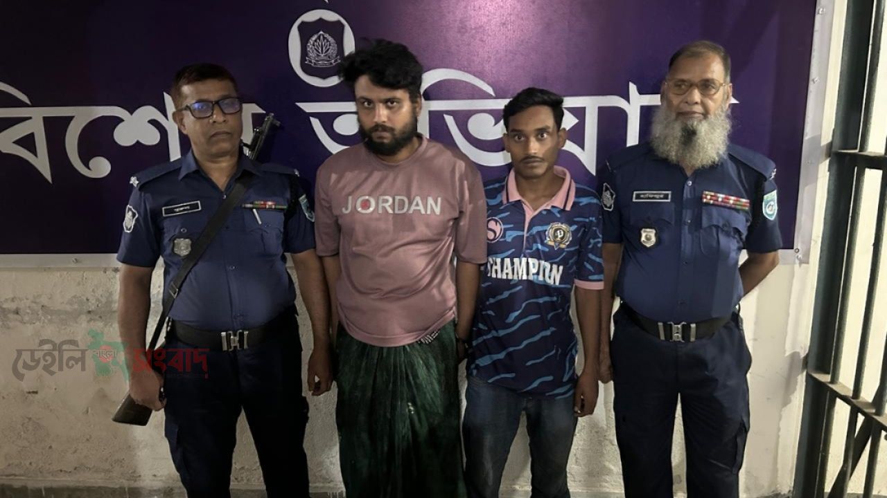 পীরগাছায় ৫ পিস ইয়াবাসহ দুই যুবক আটক