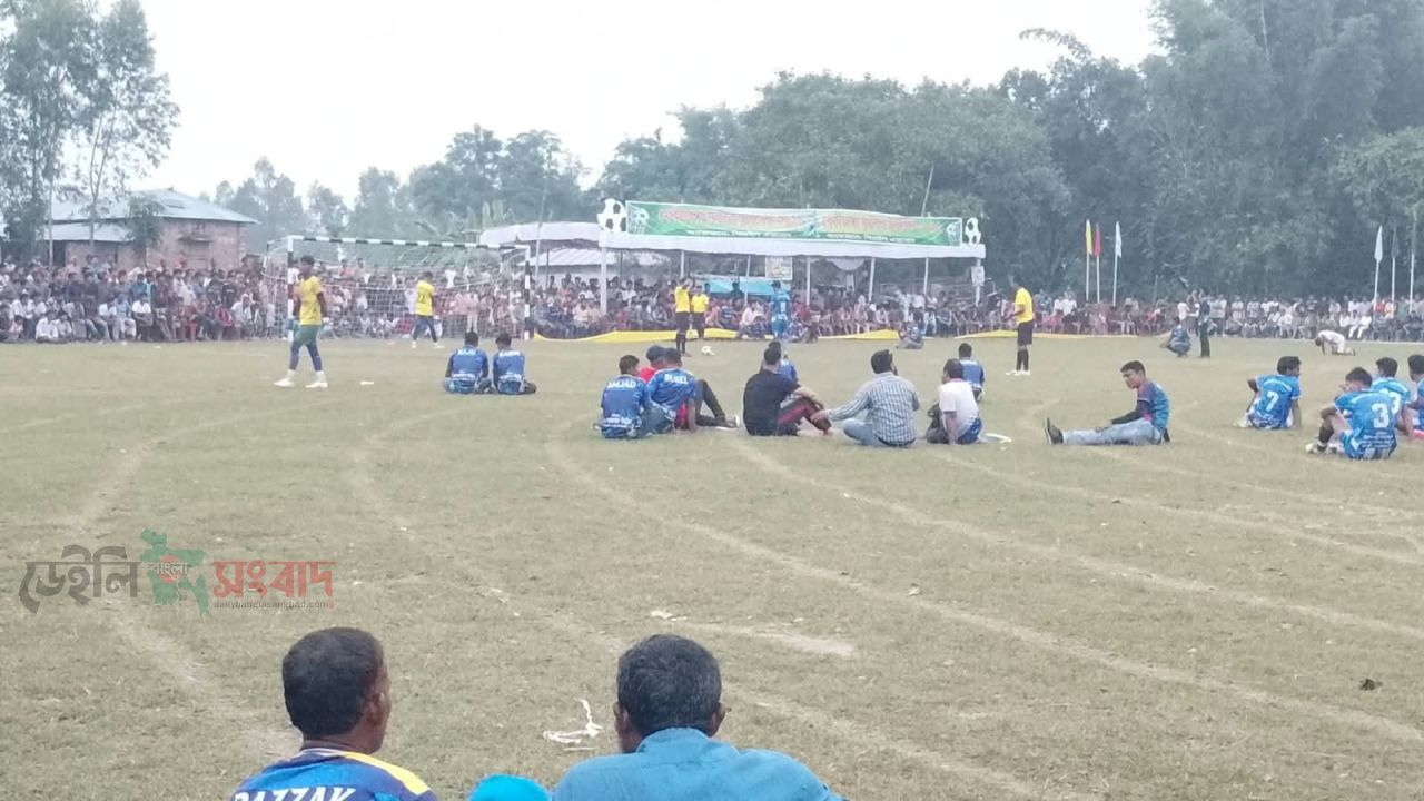 পীরগঞ্জ বৈরচুনা খেকিডাঙ্গায় ফুটবল টুর্ণামেন্ট অনুষ্ঠিত।। 