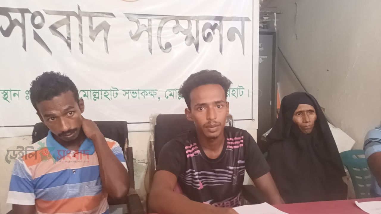 ষাঁড়  চুরির অভিমোল্লাহাটেযোগ, মামলা না নেওয়ার দাবি  সংবাদ সম্মেলনে গরু উদ্ধারে ও জড়িতদের বিরুদ্ধে ব্যবস্থা নেওয়ার দাবি