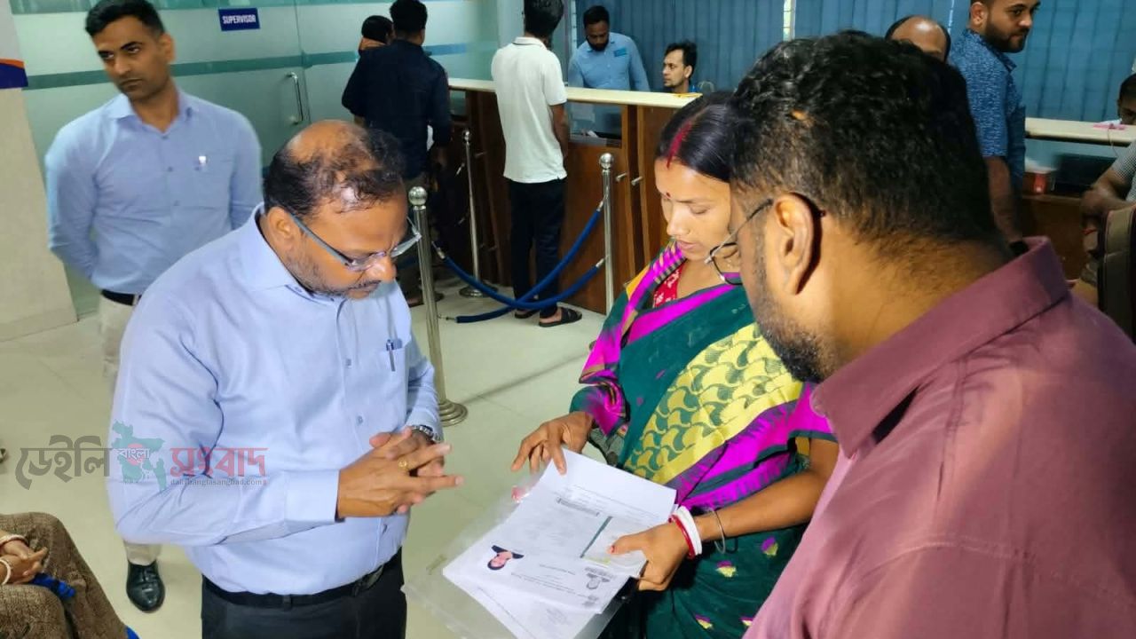 ভিসা আবেদনকারীরা  দালাল থেকে সতর্ক থাকুন 