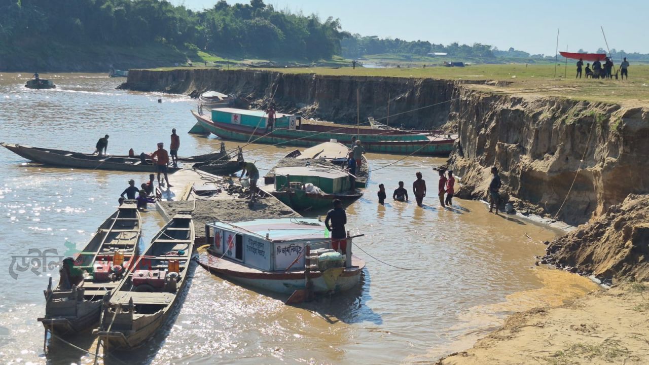 দোয়ারাবাজারে চেলা নদীতে  বালু লুটপাট, ধরাছোঁয়ার বাহিরে মূল হোতারা, নিরপরাধদের উপর মামলার অভিযোগ 